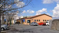 V prostore šole v Vrtojbi so se nekajkrat prikradli nepovabljeni in 
enkrat poškodovali parket v telovadnici.   