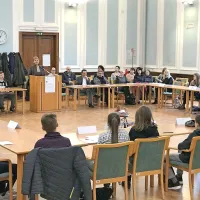 Na otroškem parlamentu so mladi povedali, kakšno šolo si 
želijo.  