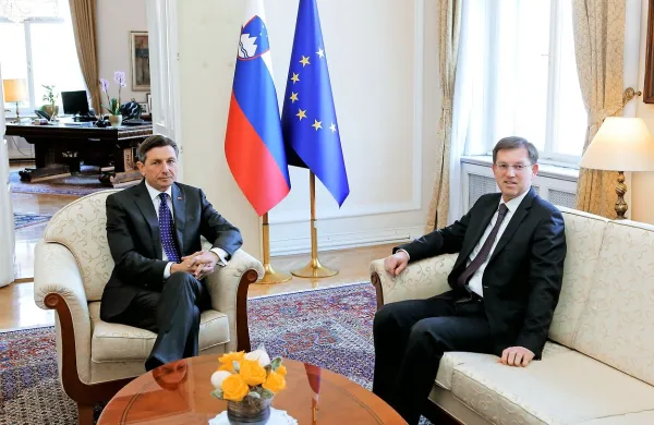 Predsednik republike Borut Pahor Pahor je sprejel odločitev, da 
državnemu zboru po odstopu premierja Mira Cerarja v tem sklicu 
ne bo predlagal novega kandidata za predsednika vlade. 