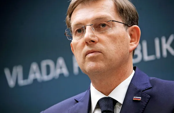 Predsednik vlade Miro Cerar bo svojo odločitev o odstopu danes 
podrobneje pojasnil predsedniku republike Borutu Pahorju.
