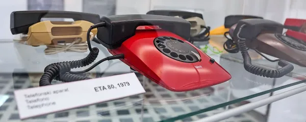 Kultnega modela ETA 80 sta se zaradi ploščate oblike oprijeli imeni 
fitipaldi in palačinka.