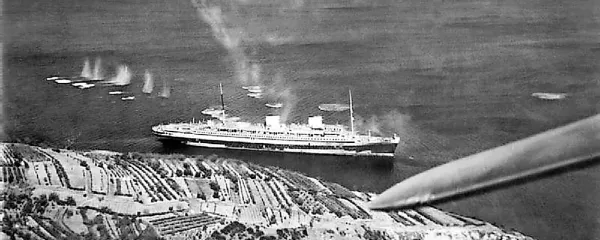 “Prav vam je,” bi nam privoščil poznavalec, “saj bi lahko izrabili 
zvijačo in pred vsako ime postavili besedo ladja ter bi pravilno 
sklanjali: spomin na ladjo Rex, spomin na ladjo Titanic.” Res je, 
tako bi se izognili pasti o pravilnem sklanjanju, saj bi obe imeni 
ladij morali ostati v prvem sklonu.