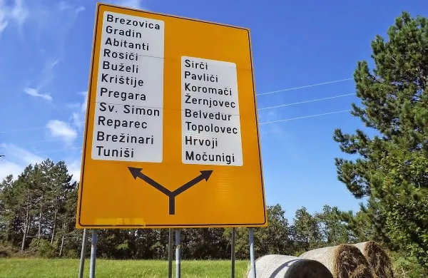 Svojevrstnega kažipota v koprskem zaledju ni več. 