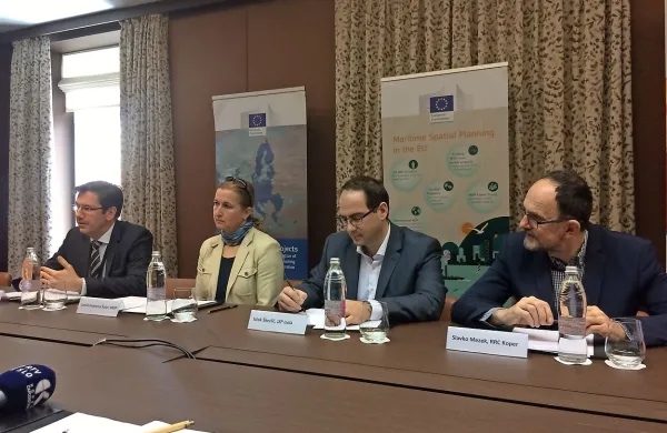 Pomorsko prostorsko načrtovanje so v Portorožu predstavili (od 
leve) - Felix Leinemann, Lenča Humerca Šolar, Iztok Škerlič in 
Slavko Mezek.