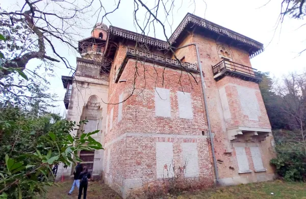 Če vila konec leta ne bo ujela razpisa, meni župan, bo propadala 
še dolgih sedem let.