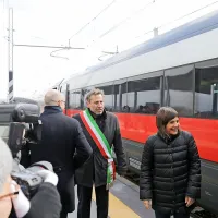 Na trža&scaron;kem letali&scaron;ču uradno odprli intermodalno sredi&scaron;če