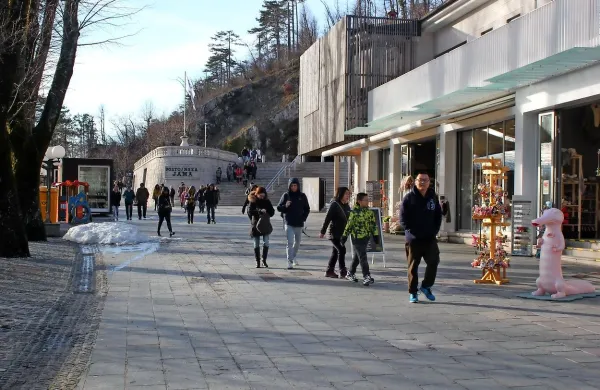 Večji del koncesijske dajatve, ki jo država nameni za vlaganja v 
jamo, bo letos šel za obnovo jamske promenade.