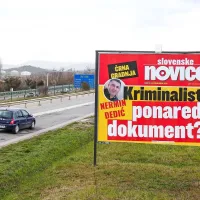 Žaljive plakate so odstranili