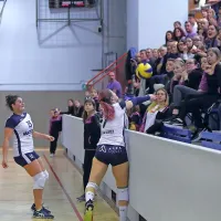 Dajana Lucas, najučinkovitejša igralka Luke Koper, je tako ujela 
žogo kar med občinstvom.