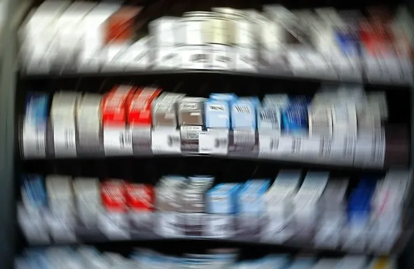 Kraševec se je šest noči zapored odpravljal po cigarete, ki jih 
seveda ni plačal.