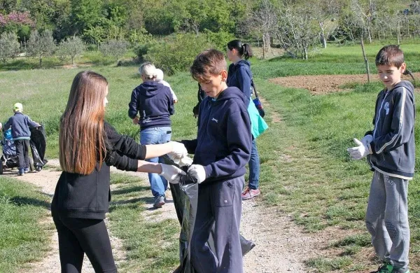 Fotografija je bila posneta lani, Ankarančani pa tudi letos pričakujejo dober odziv na čistilno akcijo. 