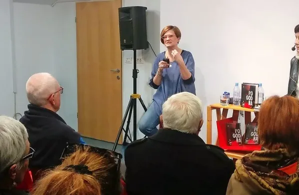 Z Mojco Širok (levo) se je v Novi Gorici pogovarjala novinarka Ingrid Kašca Bucik. 