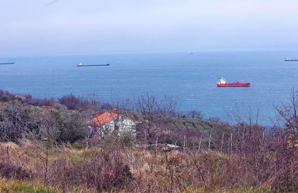 Zaradi močne burje so priprli koprsko pristanišče.