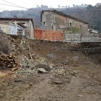 Poru&scaron;en podporni zid bo nehal &ldquo;groziti&rdquo;