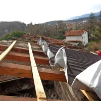 V &Scaron;empasu je sunek vetra odkril streho