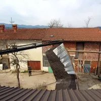 V &Scaron;empasu je sunek vetra odkril streho