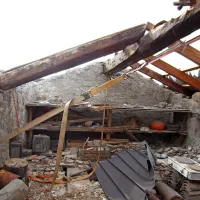 V &Scaron;empasu je sunek vetra odkril streho