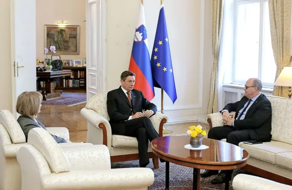 

Vodja poslanske skupine NSi Jožef Horvat na posvetu pri predsedniku Borutu Pahorju.
