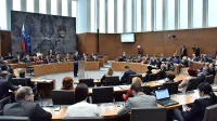 Po nastopu Mira Cerarja, ki je poslance seznanil z odstopom, je 
predsednik države Borut Pahor že začel pogovore o razpisu 
volitev.