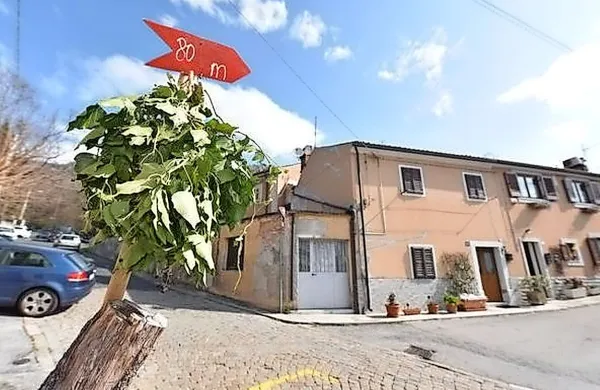 Moteči br&scaron;ljan in smerokazi za osmice?