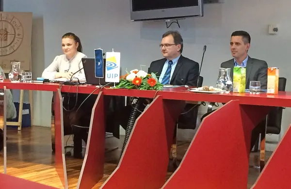 Komuniciranje na novih preizku&scaron;njah