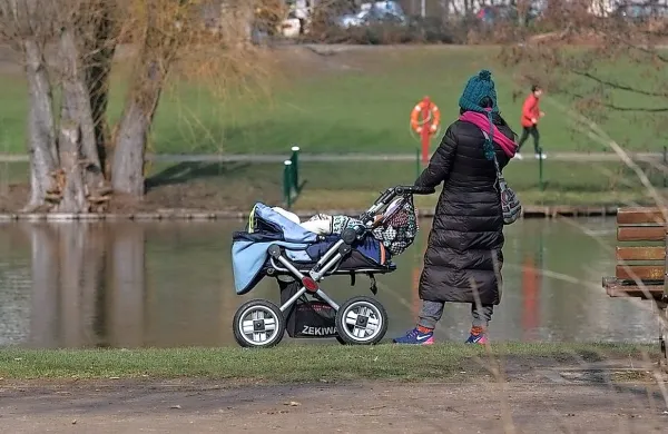 Dobrodelna akcija pod sloganom Majhna pozornost za velik 
nasmeh nudi  podporo programom materinskih domov po vsej 
Sloveniji, ženskam, ki se tja zatečejo v stiski, in njihovim otrokom.