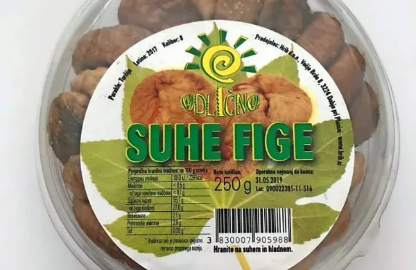 Sumijo, da  je v notranjosti fig prisotna plesen.
