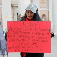 V Trstu so protestirali proti krutemu pobijanju nutrij