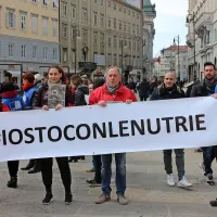V Trstu so protestirali proti krutemu pobijanju nutrij