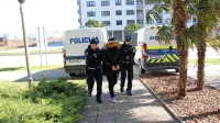 V četrtek so na koprsko sodišče privedli štiri osumljence, trije so 
po zaslišanju končali v priporu.