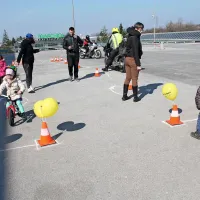 Motoristi se ogrevajo