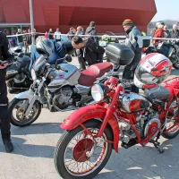 Motoristi se ogrevajo