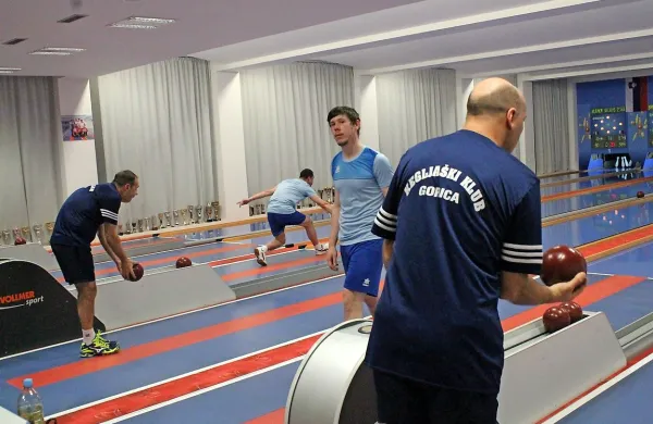 Stebra tretje ekipe v državi, Gorice, sta (z leve) temno modra 
Miran Kravos in Primož Gostinčar.