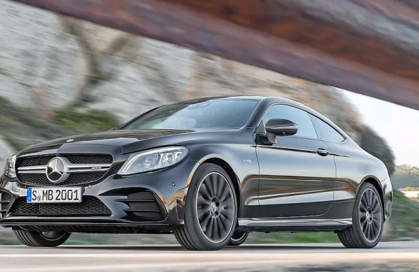  Nišna Mercedesova modela sledita najnovejšim družinskim trendom.