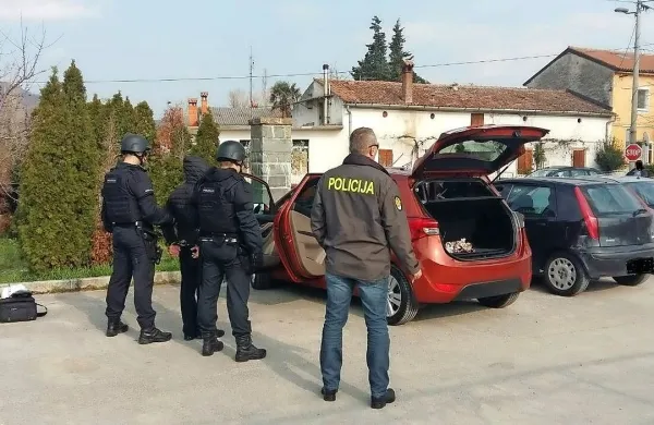 39-letnega vodjo so prijeli na območju Sv. Antona pri Kopru, ko je 
čakal na dostavo plačila za dobavljeno drogo. 