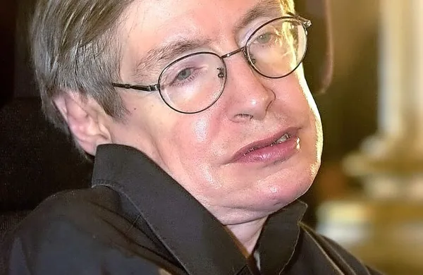 Stephen Hawking je umrl na svojem domu v Cambridgeu v 76. letu 
starosti.