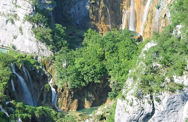 V hrvaškem nacionalnem parku Plitviška jezera bodo v poletni 
sezoni dražje vstopnice.