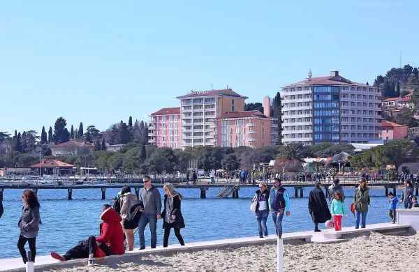 Mnogi so kot v minulih dneh tudi danes prišli na izlet v slovensko 
Istro.