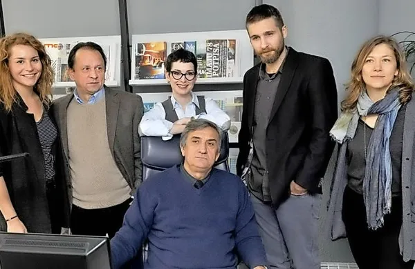 Hrvaška radio-televizija (HRT) je danes potrdila, da so ameriški 
lastniki globalne spletne videoteke Netflix kupili hrvaško dramsko 
nadaljevanko Novine (Časopis) v režiji Daliborja Matanića.