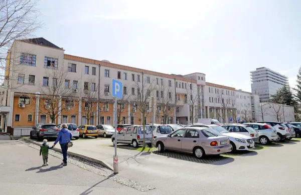 Prizidek novogoriškega zdravstvenega doma bo ponujal okrog 
10.000 kvadratnih metrov bruto površin, od tega jih bo dobra 
polovica pod zemljo. V centru Nove Gorice bodo pridobili okrog 
250 parkirnih mest.
