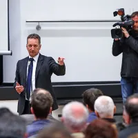 Župan Popovič pred krajani zagovarjal obnovo &scaron;ole