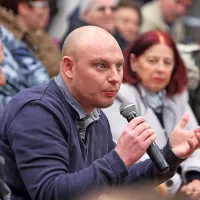 Župan Popovič pred krajani zagovarjal obnovo &scaron;ole