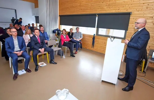 Predsednik uprave Luke Koper Dimitrij Zadel je ob robu konference pojasnil, da bodo tvorno sodelovali 