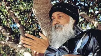 Osho je bil kritičen do socializma, Mahatme Gandhija in ortodoksnih religij, zaslovel pa je zaradi svojega liberalnega pogleda 
na seks.
