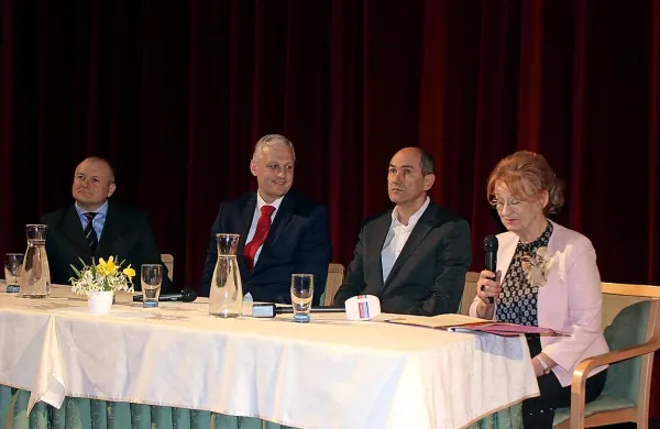 Desnica se mora poenotiti