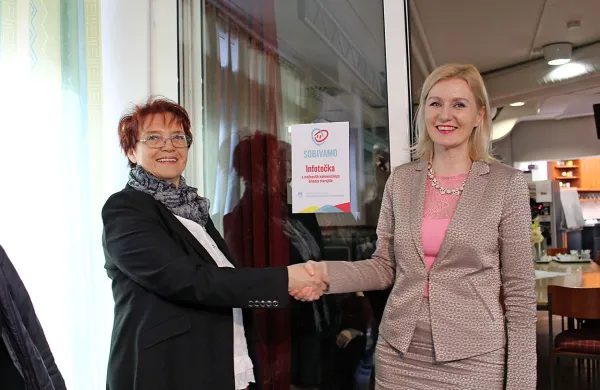 Info točka, namenjena sobivanju starej&scaron;ih