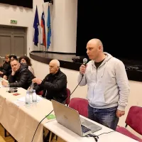 Alan Radin je nanizal argumente za gradnjo nove šole.