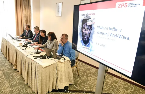 K skupinski tožbi proti Volkswagnu je pristopilo 6024 slovenskih 
potrošnikov, so povedali na novinarski konferenci.