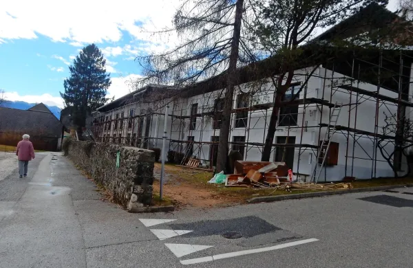 Hotel Alp bodo kmalu obnovili, med drugim bo depandansa dobila 
novo pročelje. 