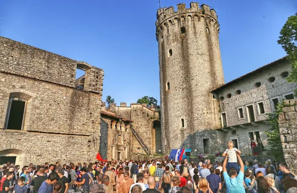 Tako kot lani bo ob otvoritvi grajske sezone srednjeveško in 
živahno, letos tudi mladostno.  